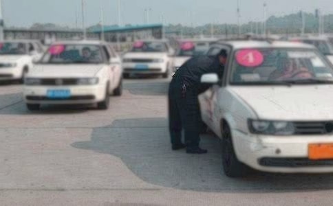 �{У�Ĺ����ƶ�15ƪ���ϼ���