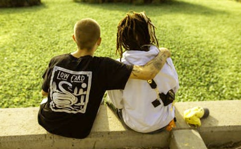 ���؂䡿��һ�ҵ�ͬ�W(xu��)����4ƪ