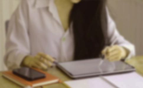 白領(lǐng)怎么恢復(fù)好視力 吃四種食物最“養(yǎng)眼”