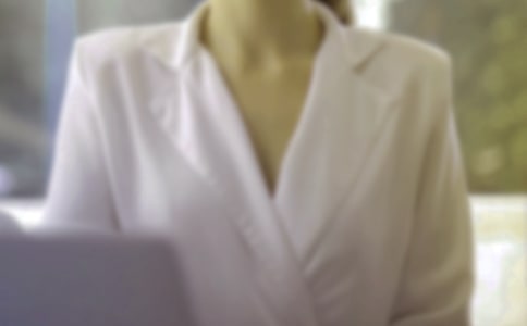 女白領拿下首個秘書專業(yè)學位