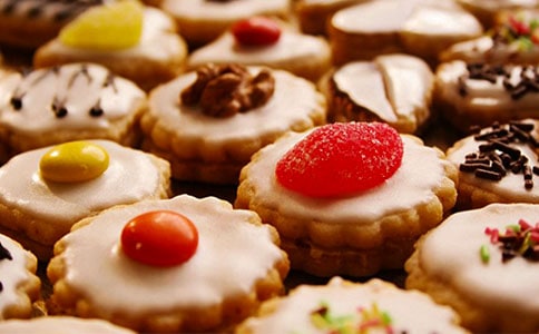 小班美術(shù)活動(dòng)《誰吃了餅干》教案