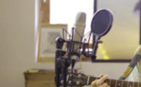 唱歌跑調(diào)羞作文