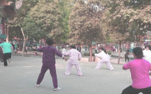 大班美術(shù)教案:圩墩晨練