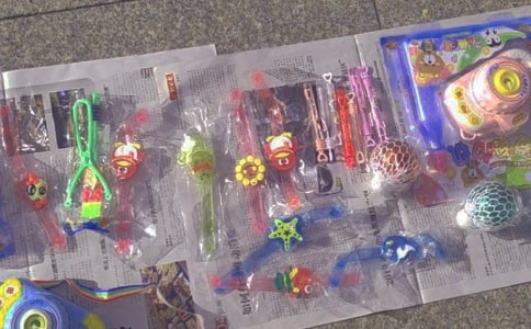 �ϻ��[��?c��i)?/></p>
<p>�������ס��Iʲô��������(d��ng)�ƽ���۳�ɶ�����ϻ�����һ����Ȼ���ȥ�м�(x��)�����x�ˡ��ϻ��I��������}����һЩС�x�����~�����^�����������ϵ�һЩ������ʳ��I��֮�����ϻ�����ʣ�µ��Xȥ�_��һ��С�꣬���ֻʣ��Ԫ�X�����ϻ��ְ��@Щ�X�Á��I��Ь�����m������������ѩ�⡢��������ϵ����|��ȫ���I��������һ��ԓ��ʲô�����ϻ���������_ʼ���u����������IŶ����Ҫʲô����ʲô����(y��ng)�бM�У��ӘӾ�ȫ����(d��ng)����˿����������I���������ϻ�ƽ����ô����߀�����ۂ�С��(d��ng)��������s�������ۂ���߀�@ô����������̫ꖴ���߅�����ˣ��@���gһ�����p���҂����߀�Ǆeȥ�I�ɣ�����ֳ��F(xi��n)������Ū���ۂ���(d��ng)�����ص�����������@һ���ϻ�ʲô���]�u��ȥ���ϻ�������ѽ���������@�϶�����ƽ������ͳ�С��(d��ng)����ɵĺ��������ԓ��ѽ�������쌦(du��)����?c��)ٺ�һЩ���������ܕ?hu��)�I�ҵĖ|���� ��</p>
<p>��������������ڶ������Ў�ֻС���õ��ϻ��@����I���}�����ϻ���͵؆�����С����Ҫ�c(di��n)ʲô�|��ѽ���Iһ��һ����������Ҫ�ɸ����}������С���ü�(x��)���f���ϻ��o�����ĸ����}����Ҳ�K���յ�����Ԫ�X�������e��С��(d��ng)��Ҳ��ȥ�I�����ϻ�������ҲԽ��Խ�t���ϻ����V������Ҕ[��?c��i)����Ǟ��˺ʹ��һ�������������Ѻ��P(gu��n)ϵ���������Ҹ��V��������Ժ�ֻ���ز���ȝ���F(xi��n)�����ϻ������ѿ���������ϻ�����옷ѽ�� ��</p>
<p>�����Ĵ��Ժ����ϻ���Ҳ�]�������^С��(d��ng)��������������߀��̎�úܺ��������W(xu��)��(x��)�������������� ��</p><div   id=