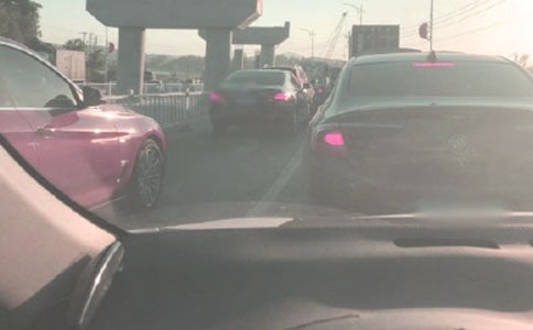 堵車了小學三年級日記