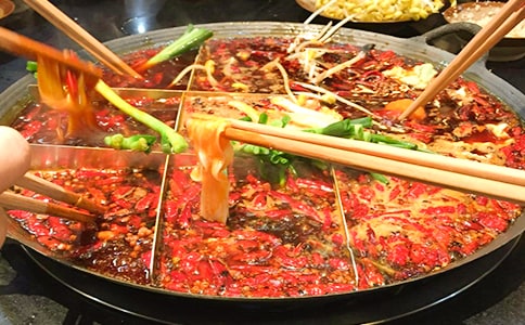 �Ի��?zh��n)��?/></p>
<p>�����K�ڵ�����͕r(sh��)�g���Ҽ�æ�����Đ�(��i)�ĕ���ֱ��������������׃���Ƶ�׃����һ��(g��)��(g��)�b�Mʳ������ϴ����͏d����M�˻�偵���ζ�����Bæ���c(di��n)����(l��i)�����r�t��з�������G�İײˡ��ۼt���r�ʡ���</p>
<p>������е�ˮ�W�W�ط��v�����S�಻���۵�С�����ڡ����s�Z����y������ζ��ʳ�﷭�L�������˴������ߡ��������Ƈ�(y��n)���ľ��������ھ����҂����ܠC�ܠC�����˺����ؓ(f��)���ɱ���ζѬ���l�l�ʿ�ˮ������������@Щ�������ӓ���һ�K�����������������Ϝ��R���ҵ��ֱ��������۵������r(sh��)׃�ļtͨͨ������ʹ��������</p>
<p>�����������ԣ��C�ĳ���ȥС���c���ܻ������ְ���(g��)��W(xu��)�ߣ��A��һ�K�㹽�u�^���X�������������e�����ӣ������S���׽�һ��һ������Ц�ˣ��ֽ������̻��ʵس�����(l��i)��</p>
<p>�������֊A��һ�Kз����M(j��n)����߀����һ�뜫���Եô�������һ����ζ�·�һ�ɻ��������������퇵�����^����������������������˕r(sh��)���Ҿ���һ��(g��)�ý�(j��ng)ɳ��(ch��ng)�Č�܊���������l(w��i)��(gu��)���c�������_(k��i)��(zh��n)���������������������˾������⣬ֻ�ЈA�A�Ķ���������Ě�ζ��߀���H�М�ܰ�ļ�ͥ��Ϣ����(j��ng)�^(gu��)һ�����Ҷ����L(zh��ng)���������������Ⱥ�˜����r��ָ�]�����I(l��ng)��з�⌢܊����ײ��ڱ��������º��R���ڵ�Ӣ������Ȼ�Եõ؄P���؇�(gu��)��</p>
<p>�����r(sh��)�g�w����h���������˻�����������촽�����������룺���������Ի�偶���������ƺ��������ҵ��������Z(y��)�����L(zh��ng)���f(shu��)��������m�ó�����ҲҪע��ȝ�ش������I(y��ng)�B(y��ng)��������</p>
<p>����ͨ�^(gu��)�@�γԻ�����Ҳ����Ե�����ζ�Ļ�偣�����߀������һ��(g��)���������I(y��ng)�B(y��ng)Ҫ���������w���ܽ�����</p>
<p>&nbsp;</p>
<p>&nbsp;&nbsp;&nbsp;&nbsp;���꼉(j��):�����D</p><div   id=