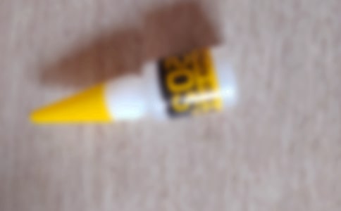 “隱形膠水”的秘密_700字