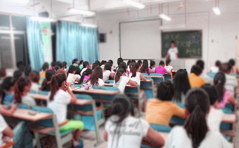 談?wù)勑畔⒓夹g(shù)課教學(xué)