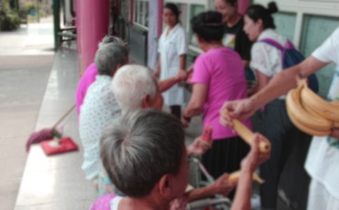 敬老院活動手抄報