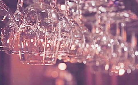 酒吧服務(wù)員年終工作總結(jié)