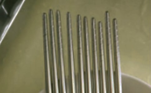 你能否用3跟筷子搭起一個比3大比4小的數(shù)?