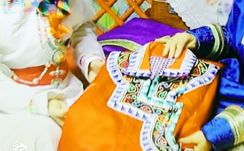 蒙古族的'民風(fēng)民俗作文