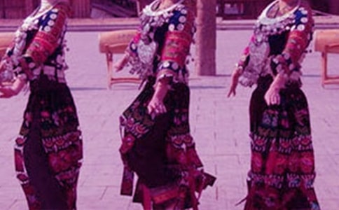 精神造就的民族作文