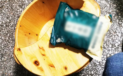 千萬(wàn)別用熱水給孩子泡腳