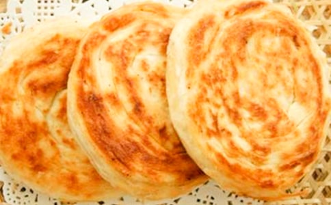 90后小情侶創(chuàng)業(yè)賣情侶燒餅