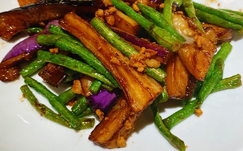 《螞蟻找食物》體育游戲教案