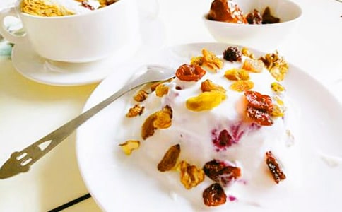 教你如何自制酸奶面膜