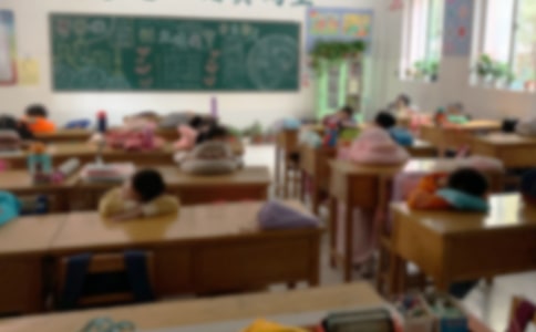 學(xué)生午休難題多,花樣午休引關(guān)注