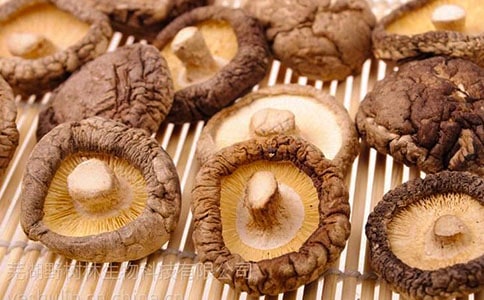 海帶香菇排骨湯的做法