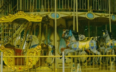 旋轉(zhuǎn)木馬作文800字