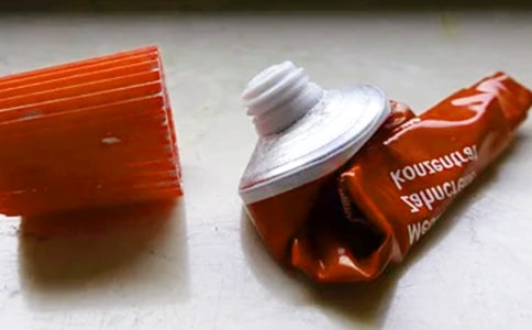 少兒應(yīng)慎用含氟牙膏