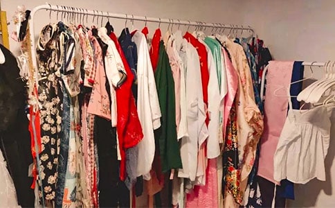 小班美術(shù)教案《漂亮的衣服》