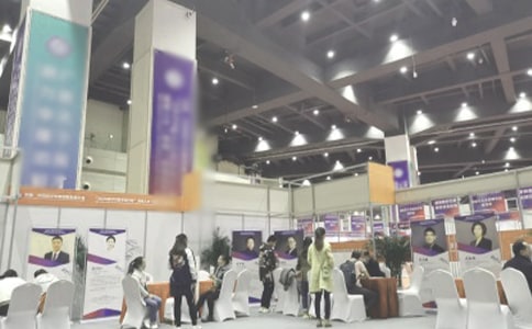 山東女大學(xué)生專場招聘會(huì)吸引7000多人